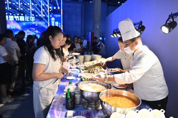 金信达 与数字人“碰杯”！这场啤酒节嘉年华破次元壁了